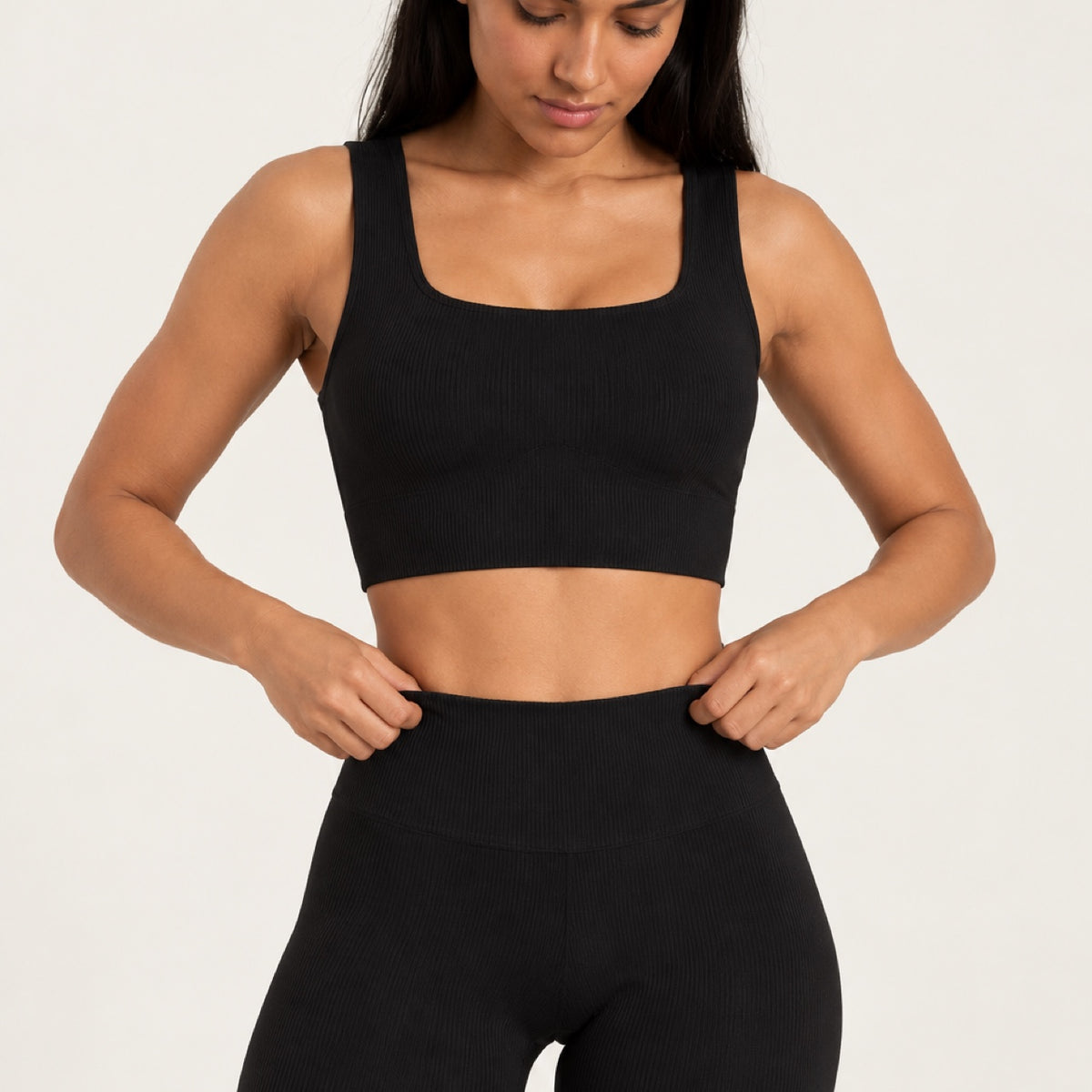 Workout Set with Square-Neck Crop Tank and Leggings - detail
