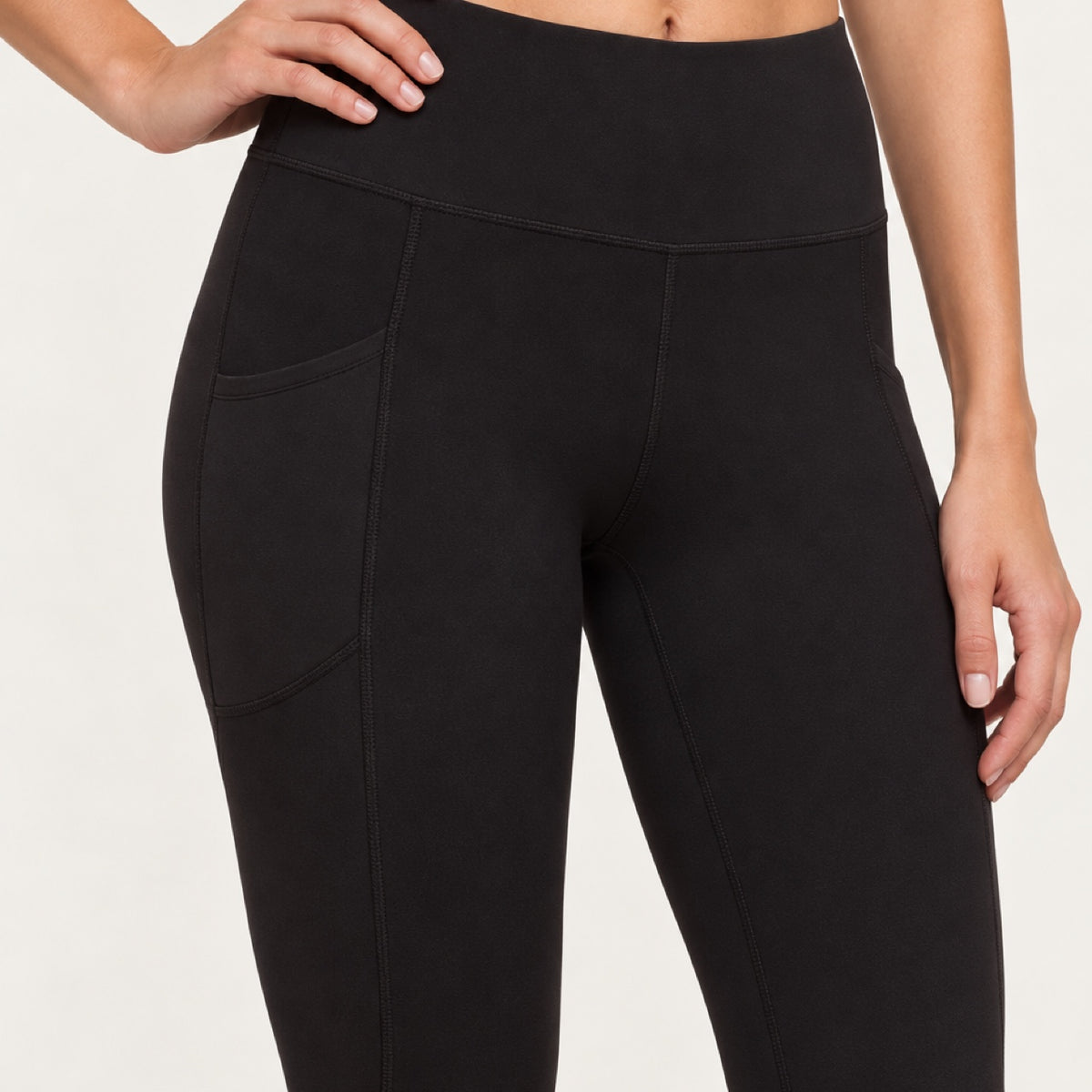 High-Waisted Leggings with Side Pockets - detail
