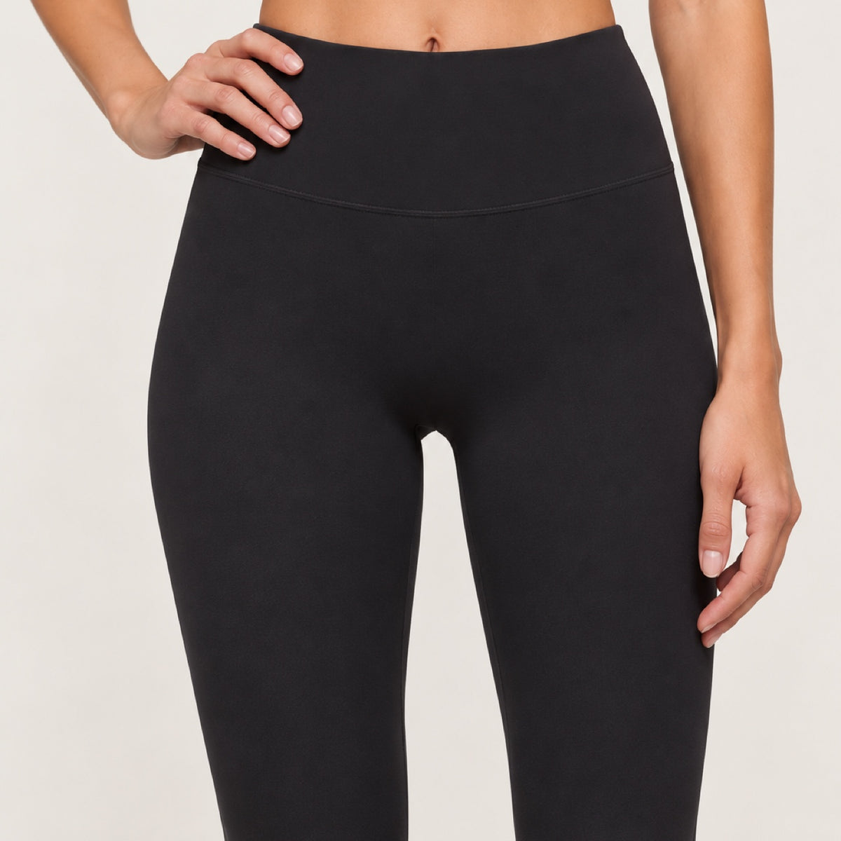 High-Waisted Leggings with Wide Waistband - detail