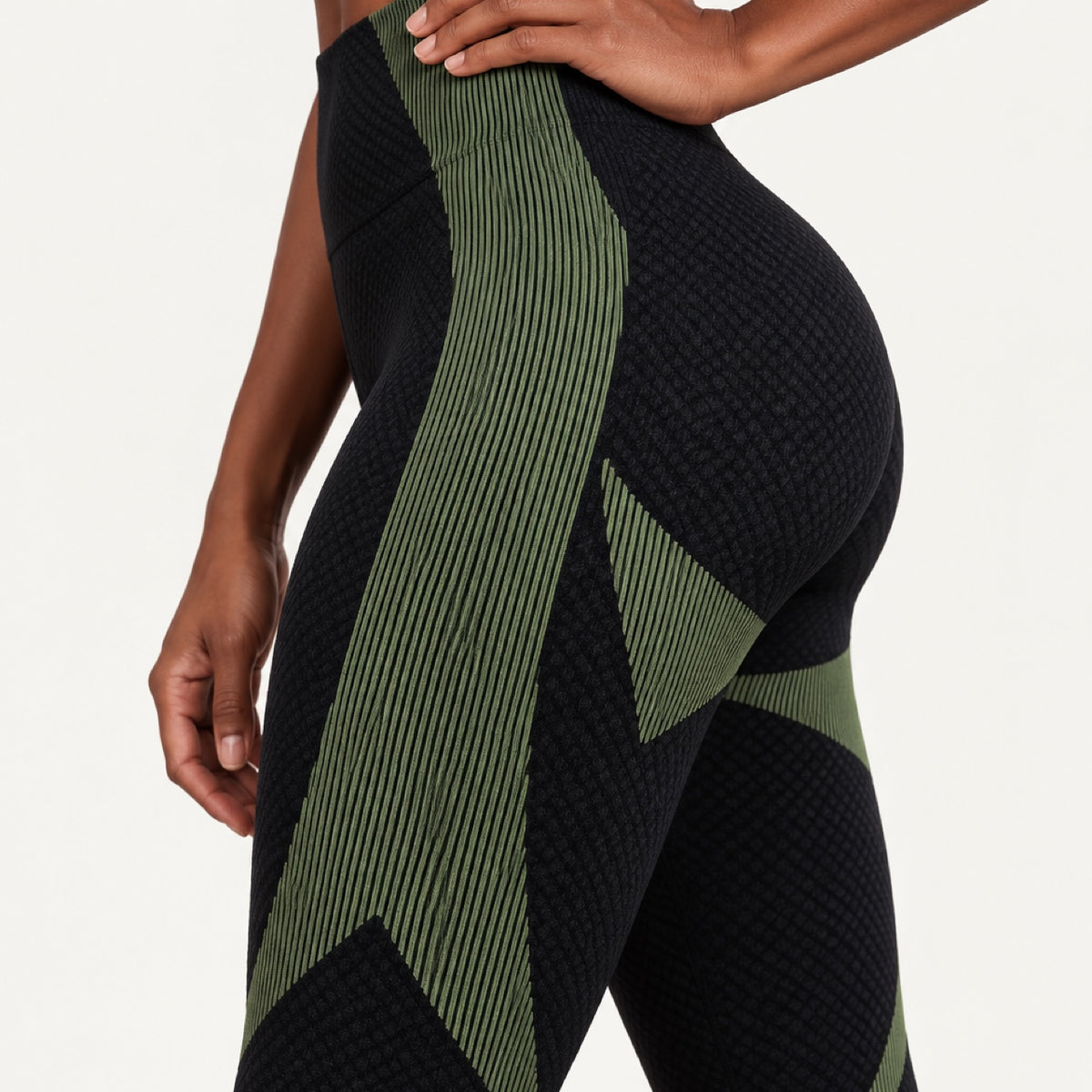 High-Waisted Leggings with Textured Panels - detail