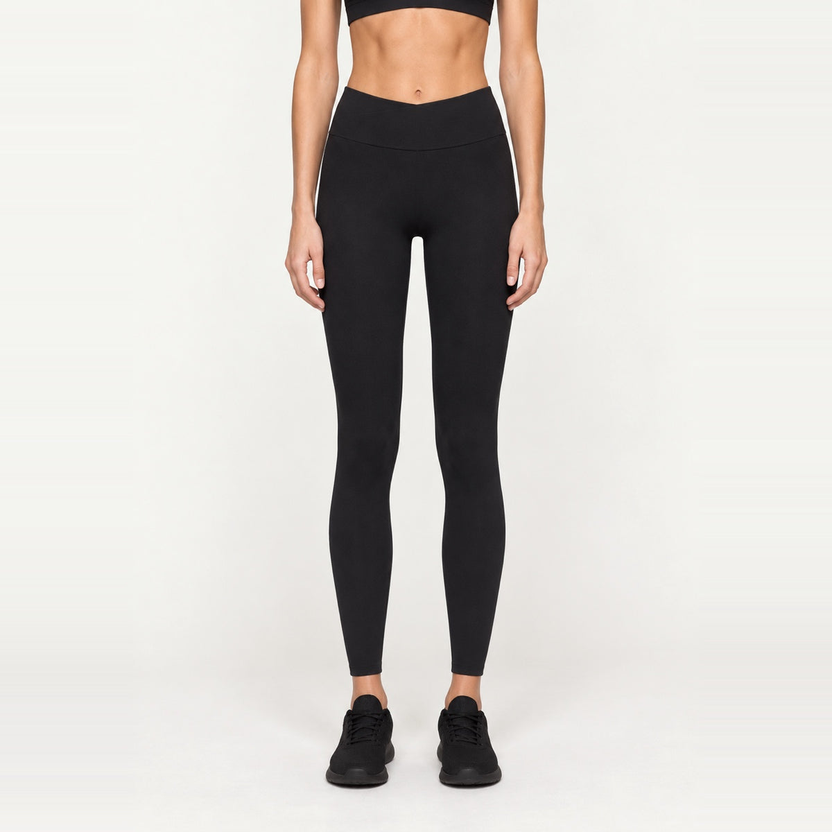 High-Waisted Leggings with V-Shaped Waistband - Black