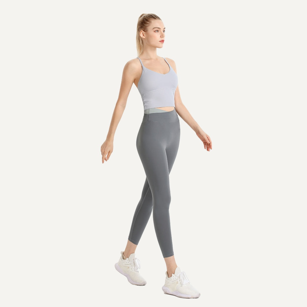 High-Waisted Leggings with V-Shaped Waistband - full look