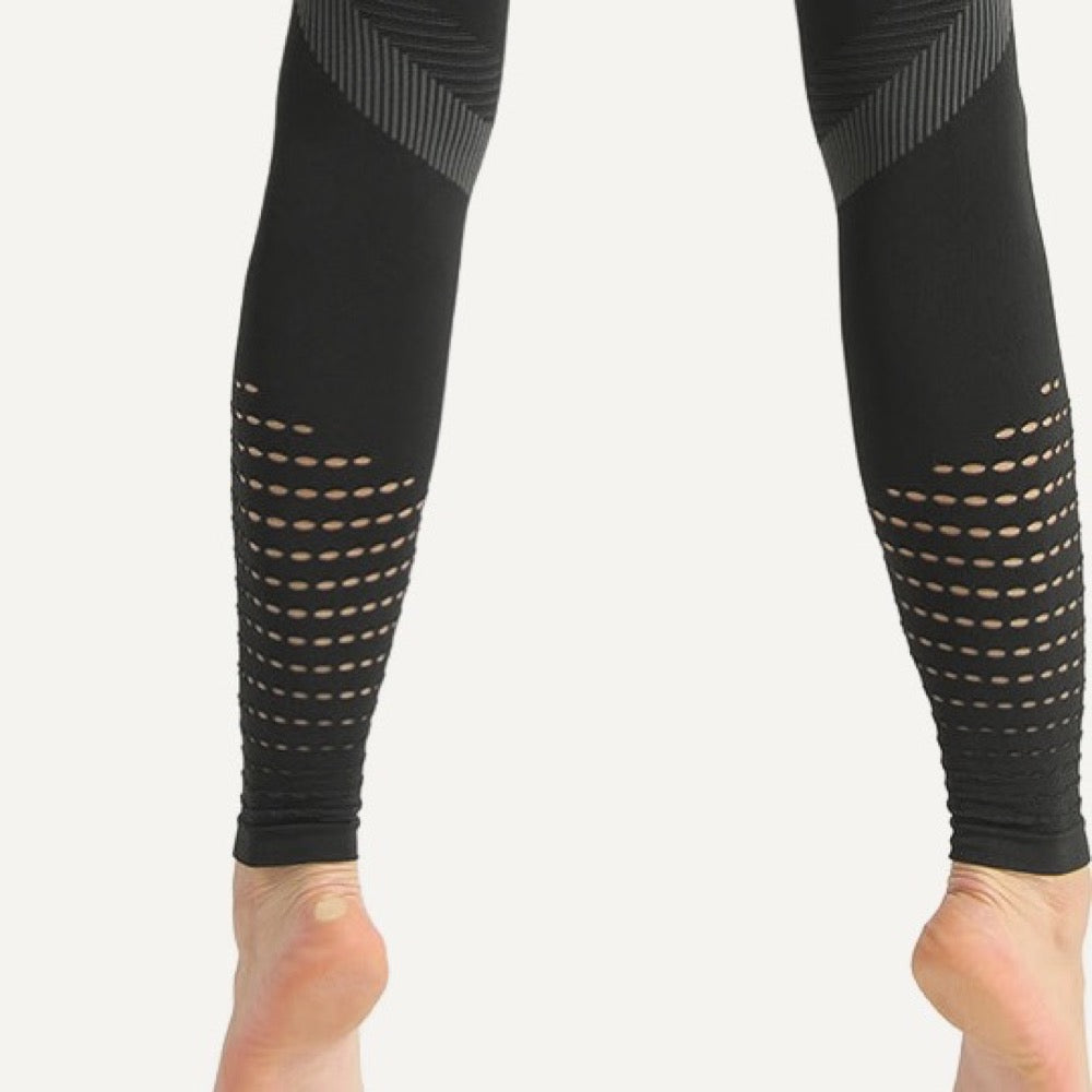 High-Waisted Knit Leggings with Openwork Calves - detail