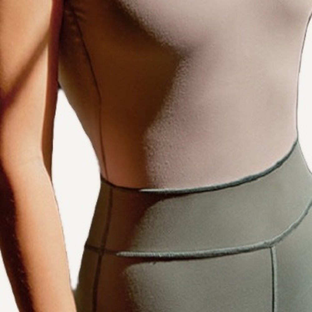 Colorblock Jumpsuit with Low Scoop Back - detail
